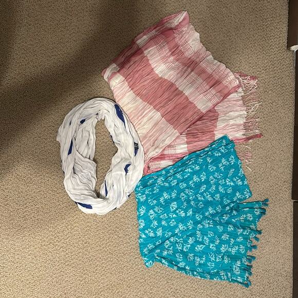 Bundle of 4 scarves - Picture 1 of 3